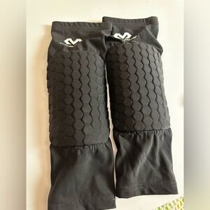 Black Boys Men’s  Protective Knee padding, size medium